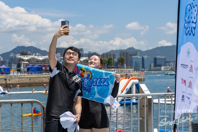 240825_Splash_Fox-4