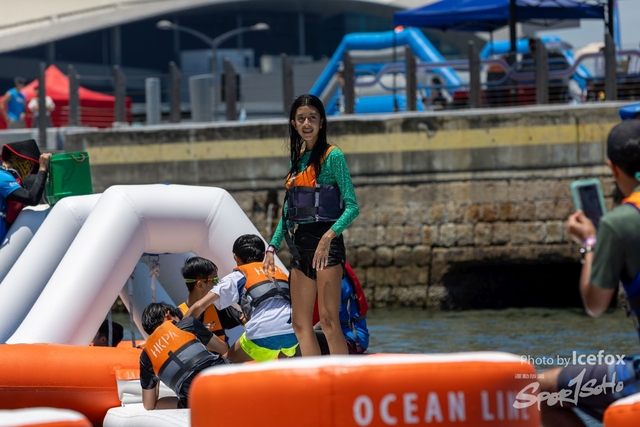 240825_Splash_Fox-8