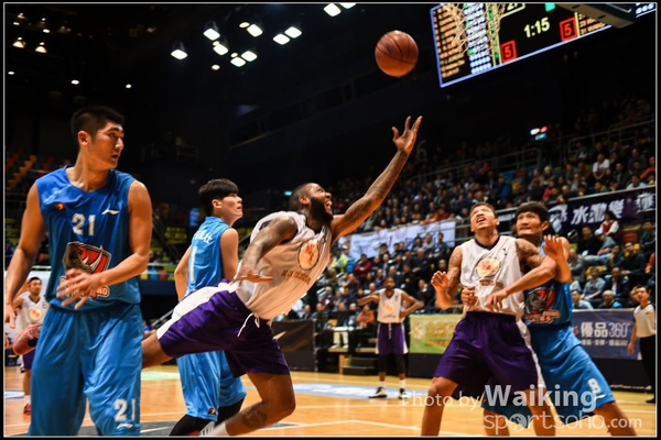 150201 Basketball - 0075
