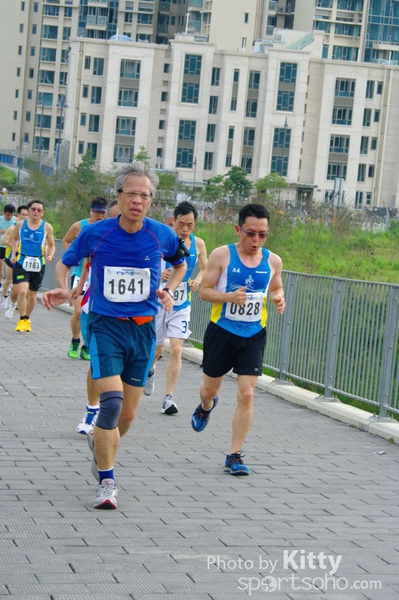 SG201049