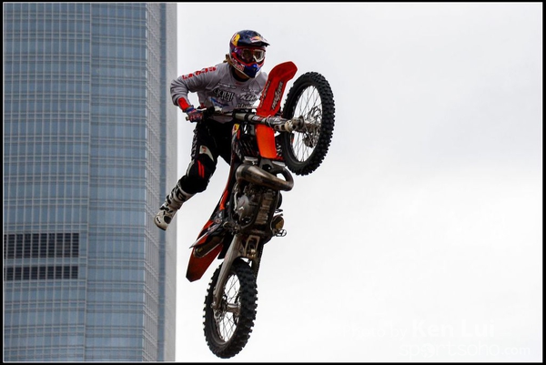 20150403Bull X 1075