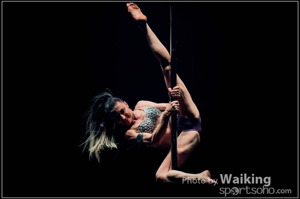 2015-11-27 Pole Dance 0245