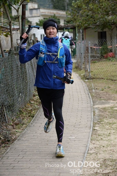 HK100 (1072)