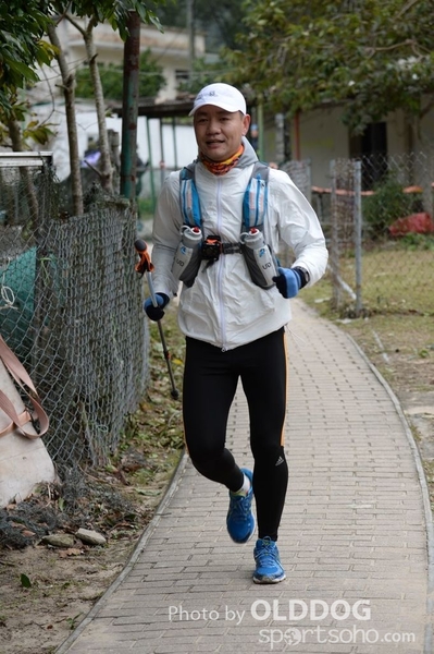 HK100 (1074)