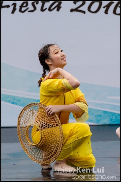 437Folk Dance
