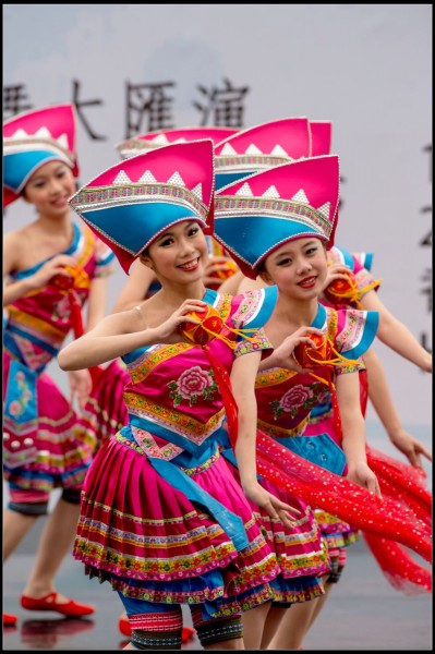 556Folk Dance