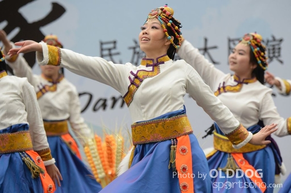 Folk Dance (367)