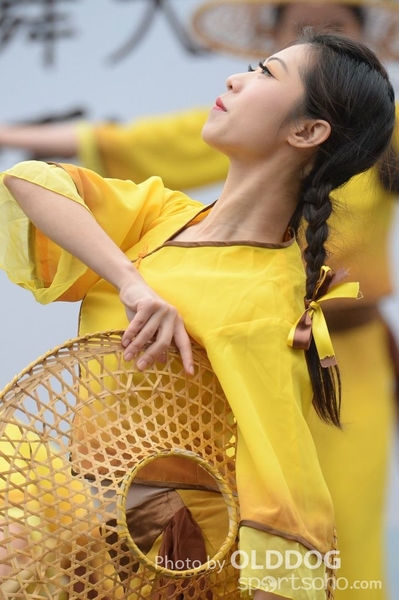 Folk Dance (449)