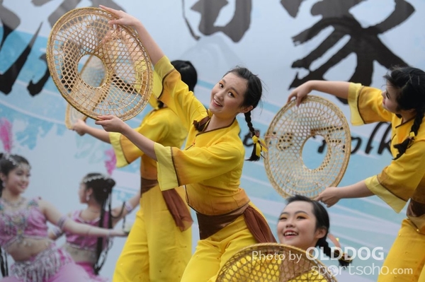 Folk Dance (458)