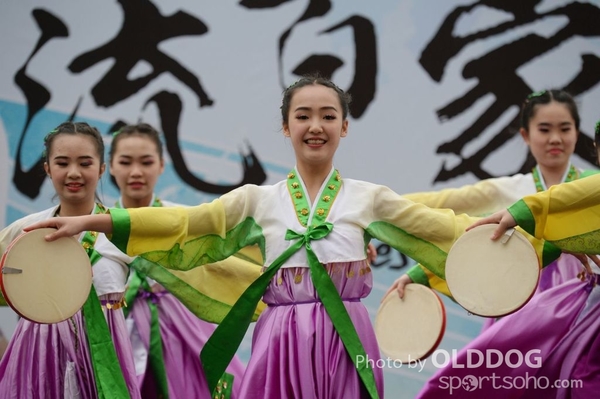 Folk Dance (613)