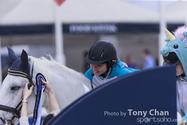 LonginesJumping_220