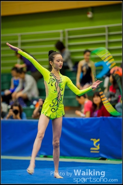 2016-04-24 Gymnastics - Hoop 0173