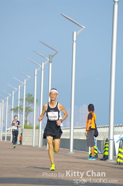 SG201043