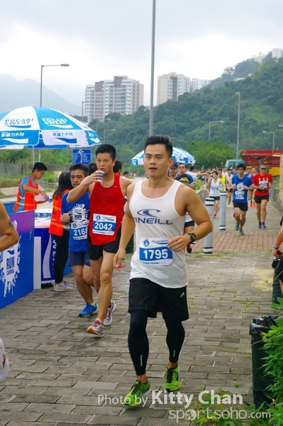 SG202116