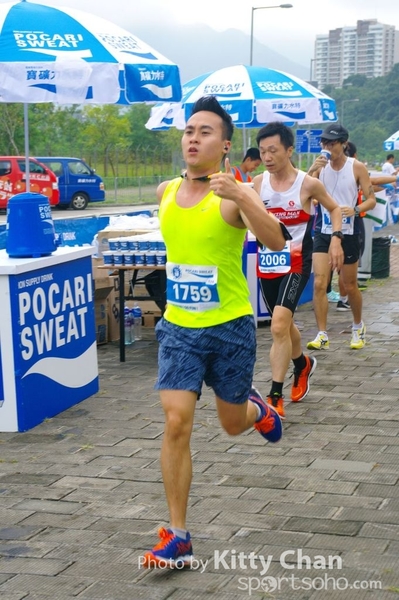 SG202122