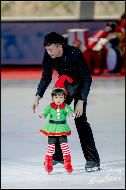 2017-12-23 Xmas Skating 0120