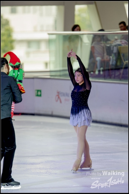2017-12-23 Xmas Skating 0125