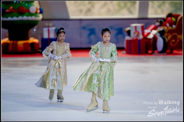 2017-12-23 Xmas Skating 0102