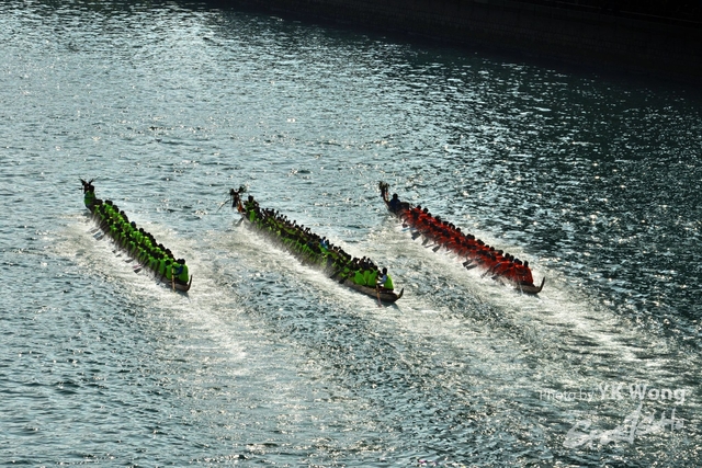 6318