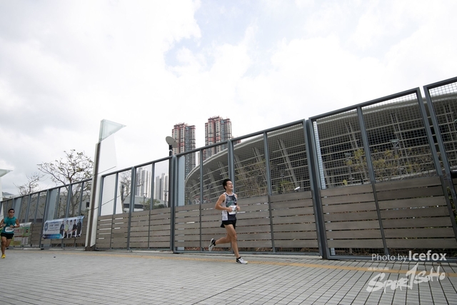 PB_Runner_TKO_0940-108