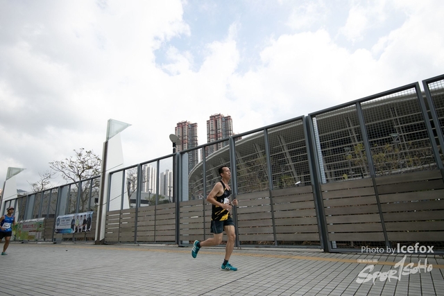 PB_Runner_TKO_0940-120