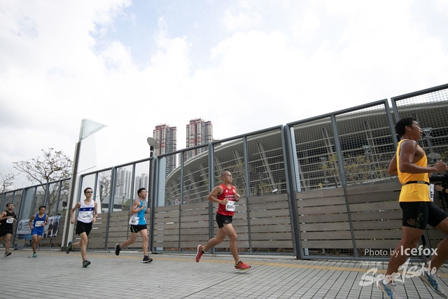 PB_Runner_TKO_0940-148