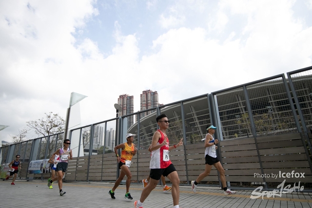 PB_Runner_TKO_0940-154