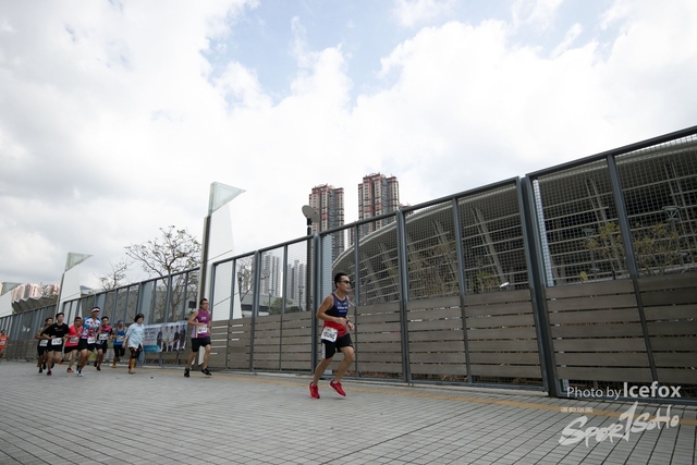 PB_Runner_TKO_0940-157