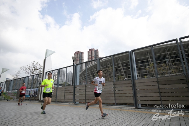 PB_Runner_TKO_0940-164