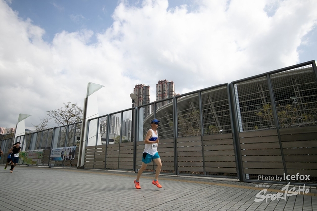 PB_Runner_TKO_0940-216