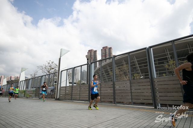 PB_Runner_TKO_0940-220
