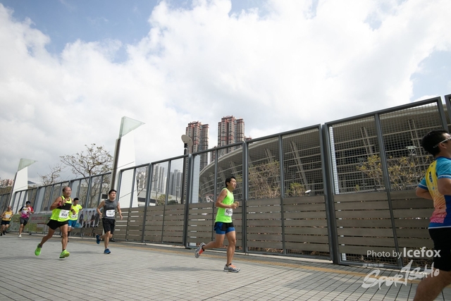 PB_Runner_TKO_0940-227
