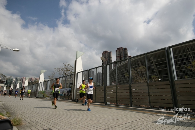 PB_Runner_TKO_0940-253