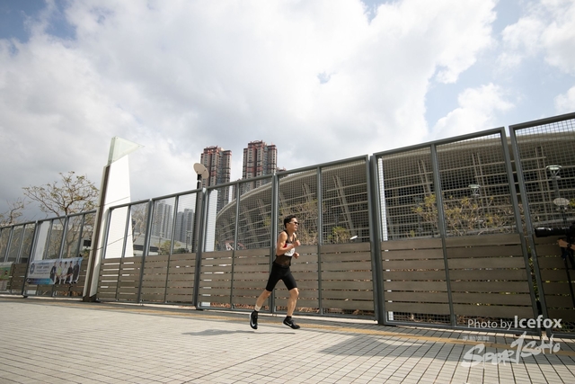 PB_Runner_TKO_0940-257