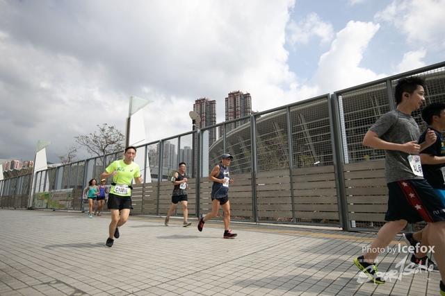PB_Runner_TKO_0940-290