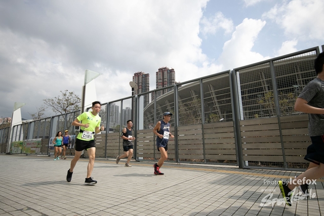 PB_Runner_TKO_0940-291
