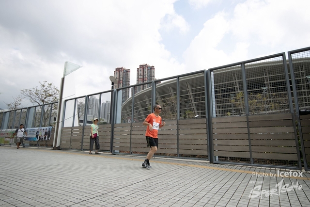 PB_Runner_TKO_0940-297
