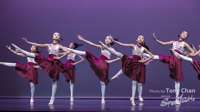 GroupDance_240