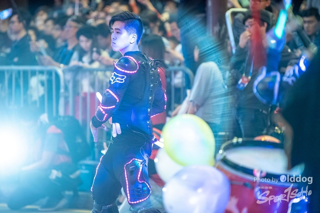 NightParade-252