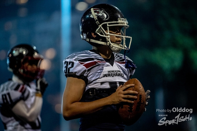 AmericanFootball-12