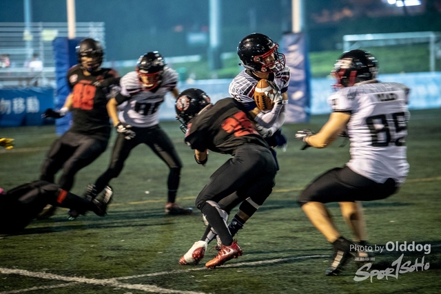 AmericanFootball-18