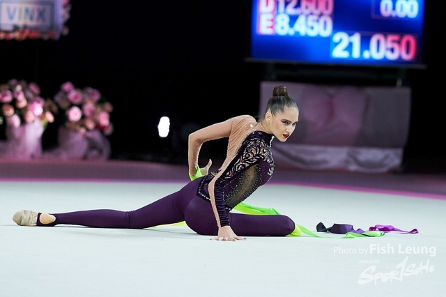 3.Vlada NIKOLCHENKO - Deriugina School - UKR Ribbon 1