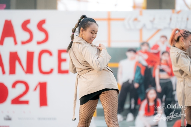 MassDance-457
