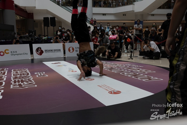 Break_Dance_R1-77