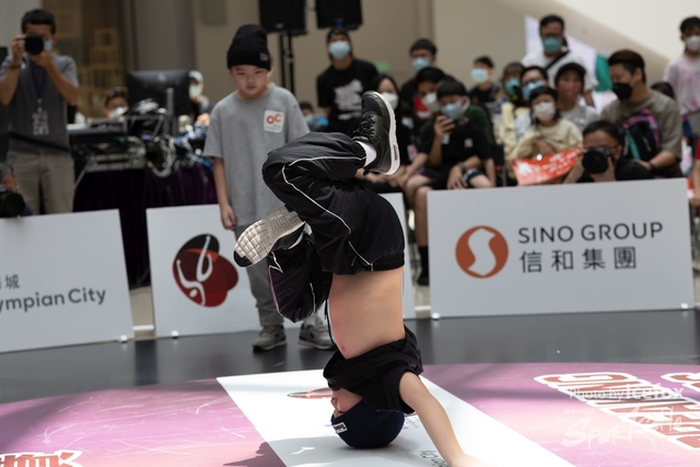 Break_Dance_R1-83