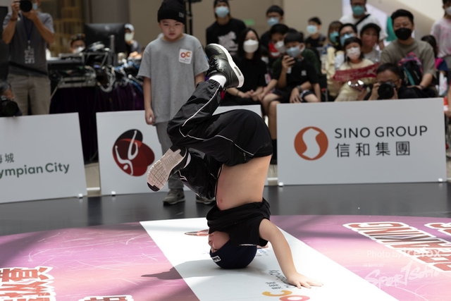 Break_Dance_R1-84