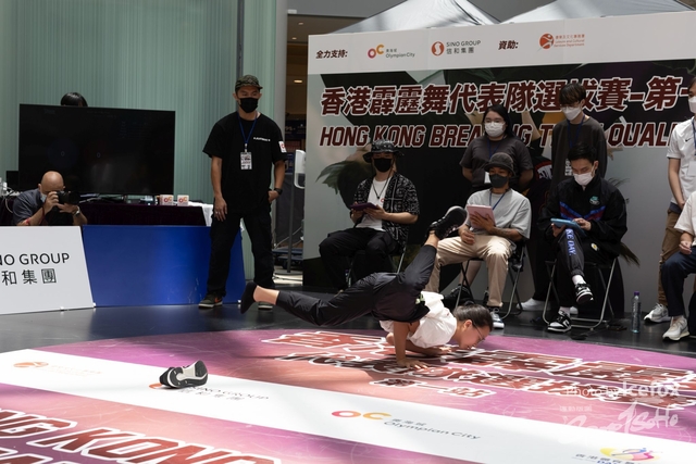 Break_Dance_R1-113