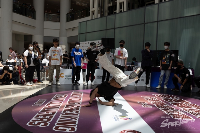 Break_Dance_R1-120