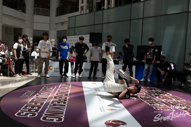 Break_Dance_R1-121