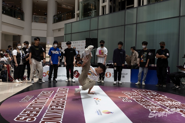 Break_Dance_R1-124